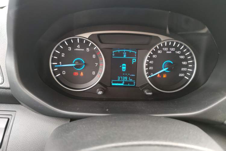 Used FAW Yingzhi G5 2016 1.5L CVT Elite Edition Odometer Close Up
