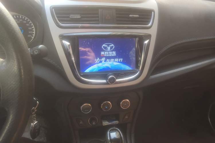Used FAW Yingzhi G5 2016 1.5L CVT Luxury Navigation Edition Audio And AC Panel