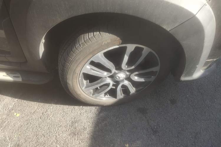 Used FAW Yingzhi G5 2016 1.5L CVT Luxury Navigation Edition Right Front Wheel Hub