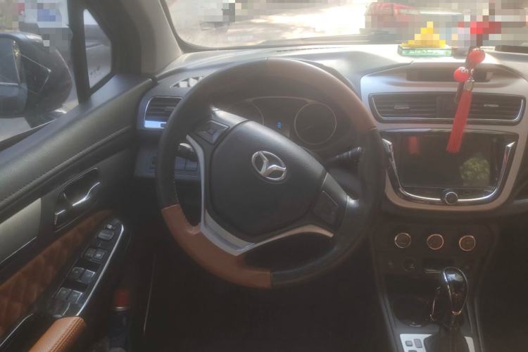 Used FAW Yingzhi G5 2016 1.5L CVT Luxury Navigation Edition Steering Wheel
