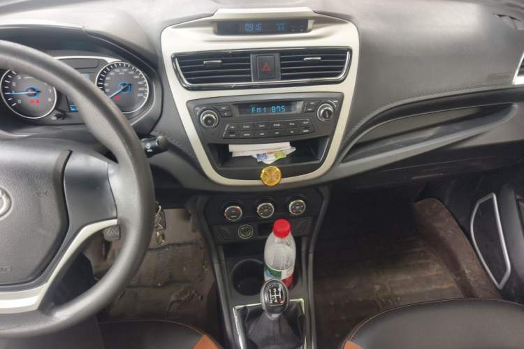 Used FAW Yingzhi G5 2016 1.5L Manual Elite Edition Audio And AC Panel