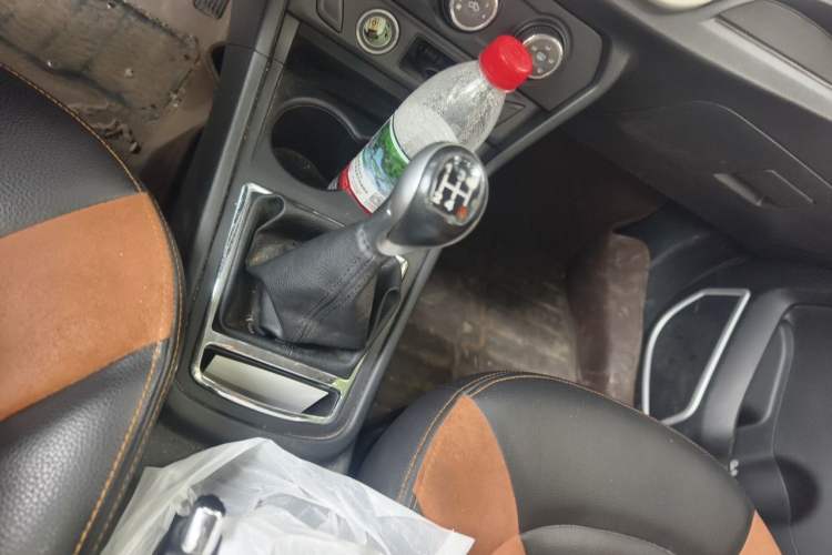 Used FAW Yingzhi G5 2016 1.5L Manual Elite Edition Gear Lever