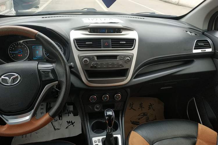 Used FAW Yingzhi G5 2016 1.5L CVT Elite Edition Audio And AC Panel
