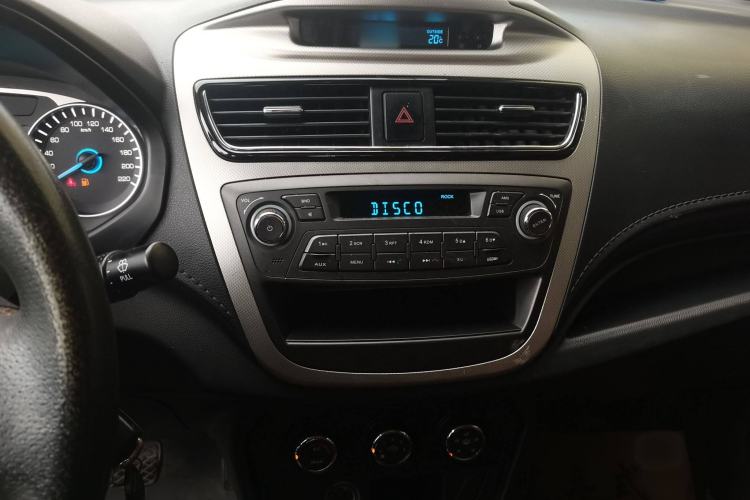 Used FAW Yingzhi G5 2016 1.5L CVT Elite Edition Audio And AC Panel