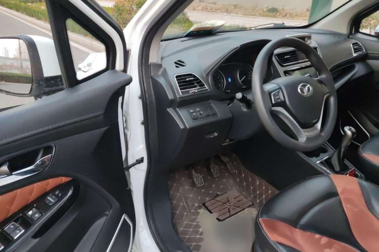 Used FAW Yingzhi G5 2016 1.5L Manual Luxury Navigation Edition Driver Seat
