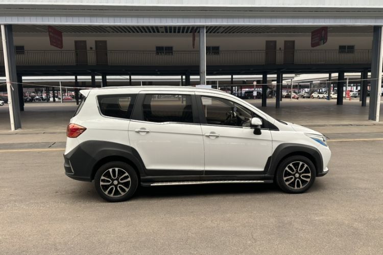Used FAW Yingzhi G5 2016 1.5L CVT Elite Edition Exterior 4