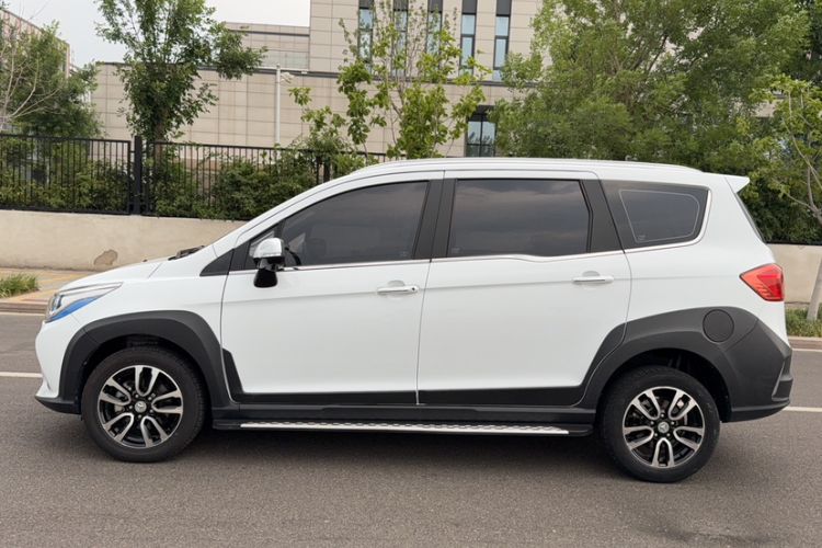 Used FAW Yingzhi G5 2016 1.5L CVT Luxury Navigation Edition Exterior 5