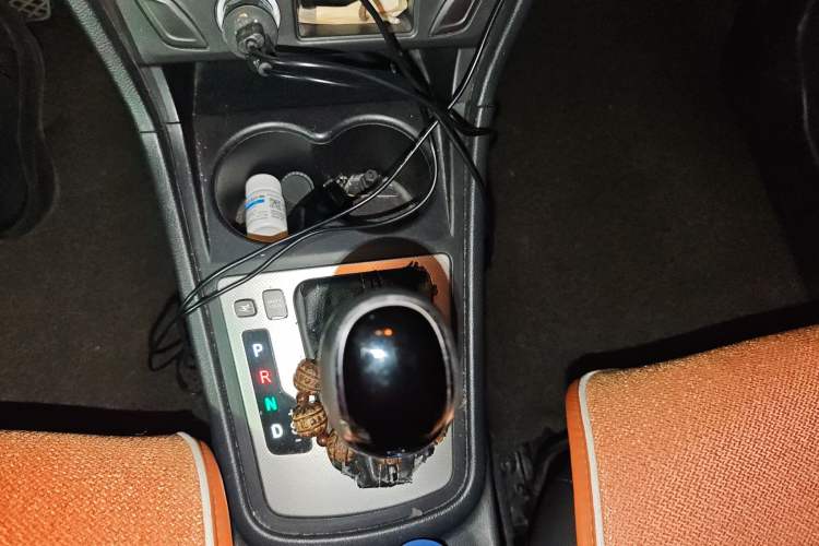 Used FAW Yingzhi G5 2016 1.5L CVT Elite Edition Gear Lever