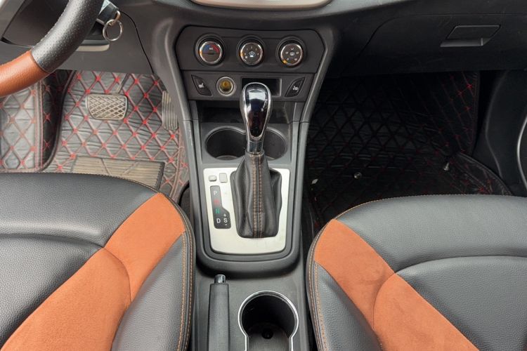Used FAW Yingzhi G5 2016 1.5L CVT Luxury Navigation Edition Gear Lever
