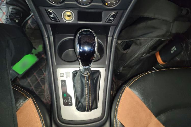 Used FAW Yingzhi G5 2016 1.5L CVT Luxury Navigation Edition Gear Lever