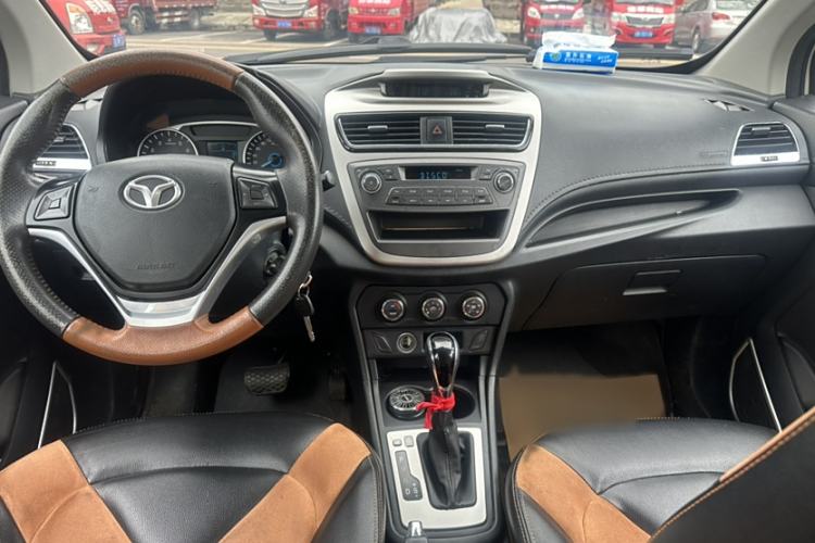 Used FAW Yingzhi G5 2016 1.5L CVT Elite Edition Interior 1