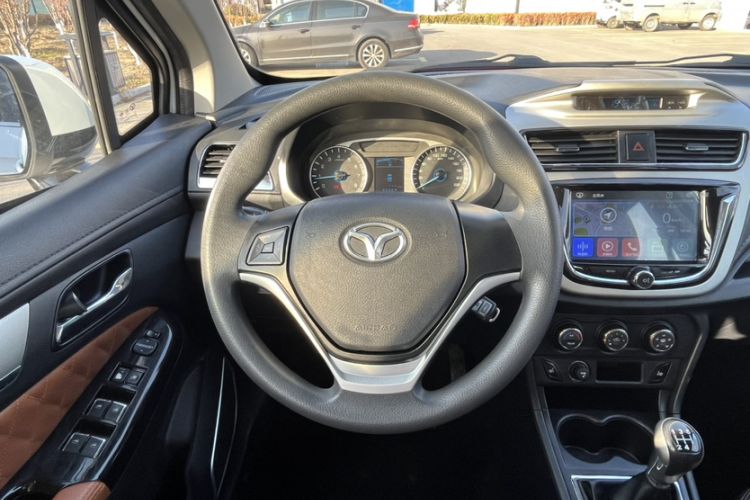 Used FAW Yingzhi G5 2016 1.5L Manual Luxury Navigation Edition Interior 2