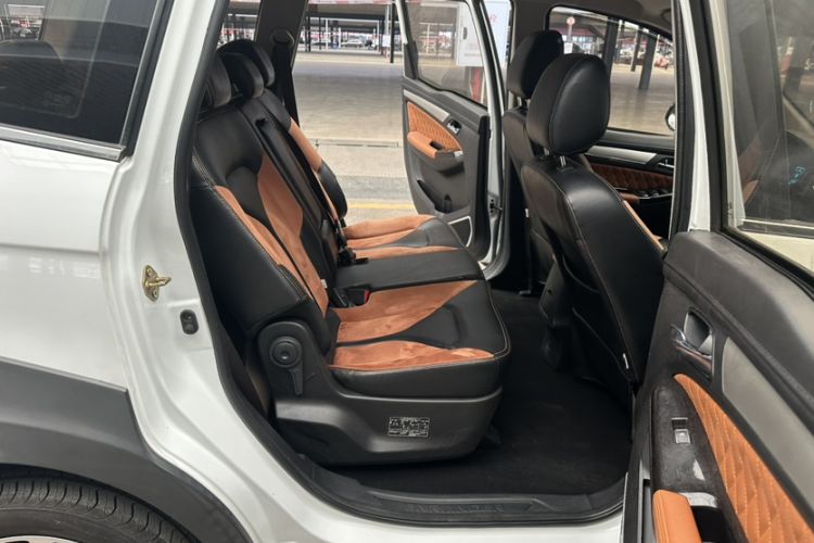 Used FAW Yingzhi G5 2016 1.5L CVT Elite Edition Interior 2