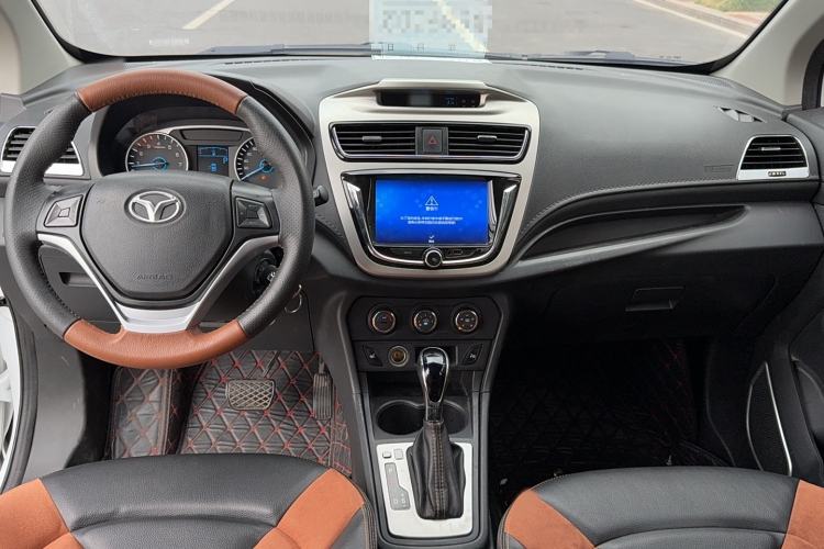 Used FAW Yingzhi G5 2016 1.5L CVT Luxury Navigation Edition Interior 2