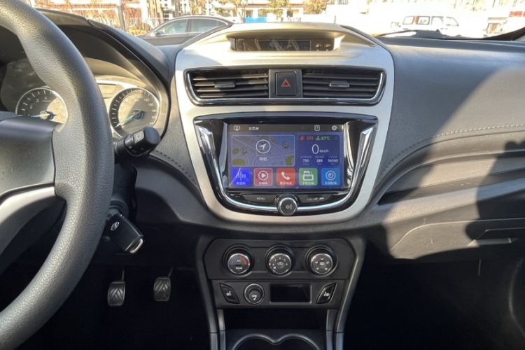 Used FAW Yingzhi G5 2016 1.5L Manual Luxury Navigation Edition Interior 3
