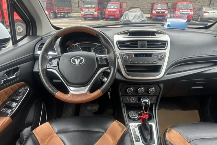 Used FAW Yingzhi G5 2016 1.5L CVT Elite Edition Interior 3