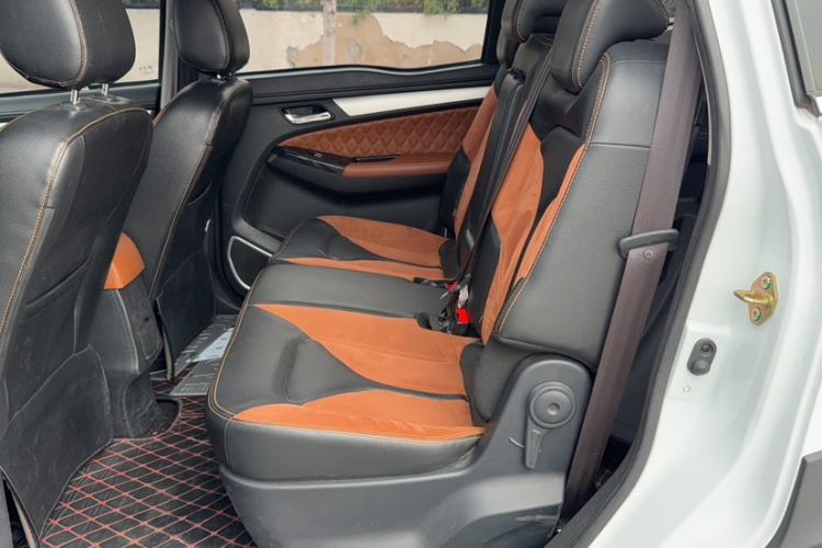 Used FAW Yingzhi G5 2016 1.5L CVT Luxury Navigation Edition Interior 3