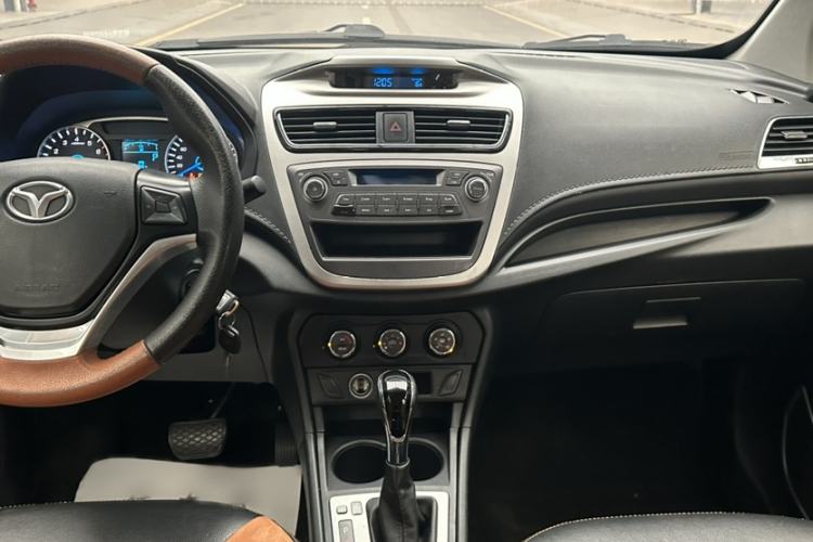 Used FAW Yingzhi G5 2016 1.5L CVT Elite Edition Interior 4