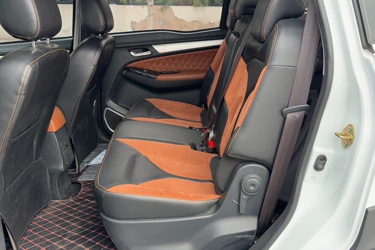 Used FAW Yingzhi G5 2016 1.5L CVT Luxury Navigation Edition Interior 4