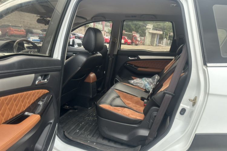 Used FAW Yingzhi G5 2016 1.5L CVT Elite Edition Interior 5