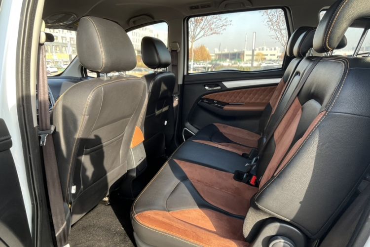 Used FAW Yingzhi G5 2016 1.5L Manual Luxury Navigation Edition Interior 7