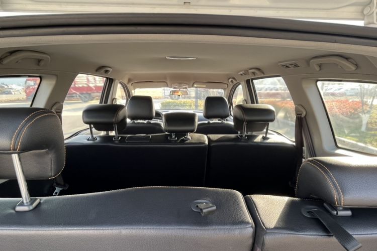 Used FAW Yingzhi G5 2016 1.5L Manual Luxury Navigation Edition Interior 8