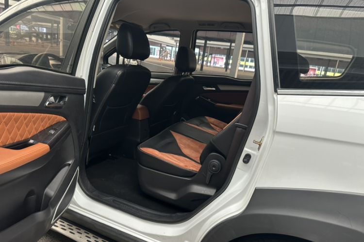 Used FAW Yingzhi G5 2016 1.5L CVT Elite Edition Interior 8