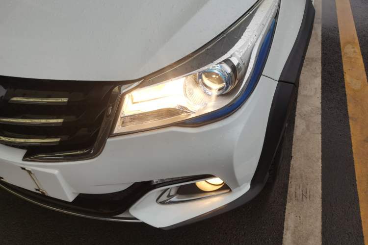 Used FAW Yingzhi G5 2016 1.5L CVT Elite Edition Left Front Headlight