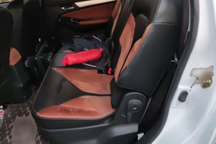 Used FAW Yingzhi G5 2016 1.5L Manual Luxury Navigation Edition Left Rear Seat