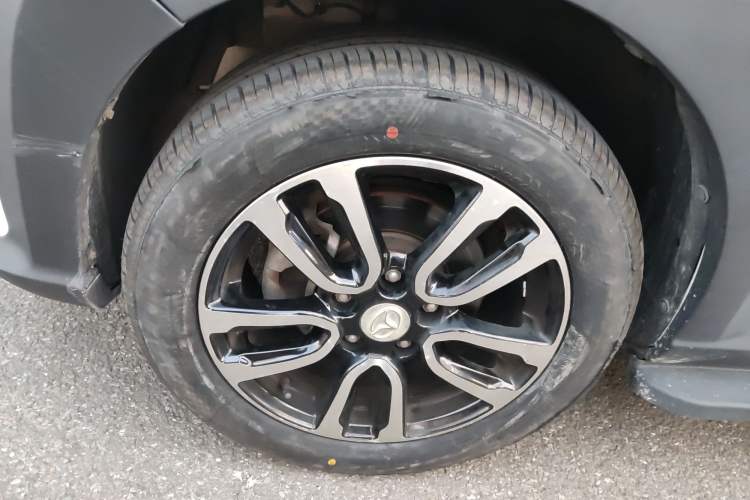 Used FAW Yingzhi G5 2016 1.5L Manual Luxury Navigation Edition Right Front Wheel Hub