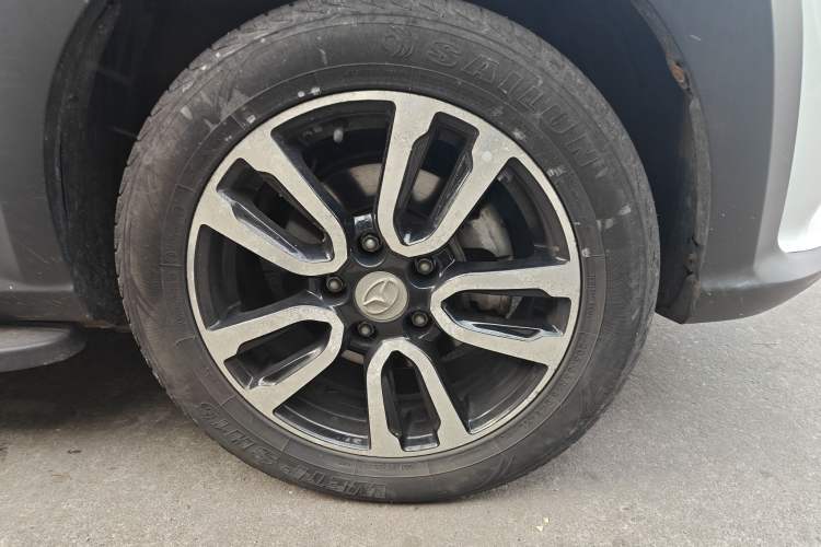 Used FAW Yingzhi G5 2016 1.5L Manual Luxury Navigation Edition Right Front Wheel Hub