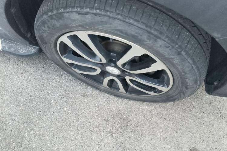 Used FAW Yingzhi G5 2016 1.5L Manual Luxury Navigation Edition Right Front Wheel Hub