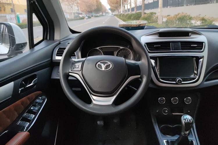 Used FAW Yingzhi G5 2016 1.5L Manual Luxury Navigation Edition Steering Wheel