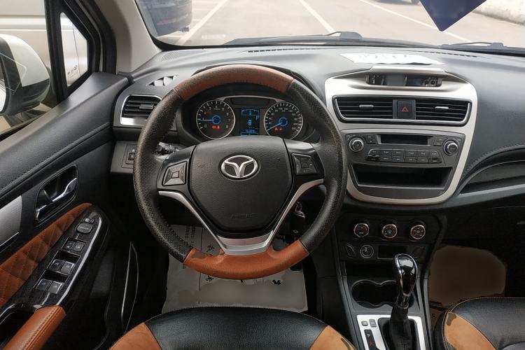 Used FAW Yingzhi G5 2016 1.5L CVT Elite Edition Steering Wheel