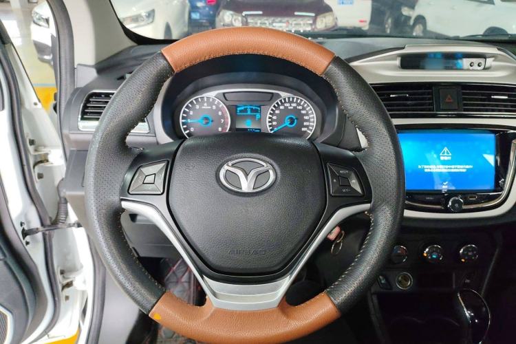 Used FAW Yingzhi G5 2016 1.5L CVT Luxury Navigation Edition Steering Wheel