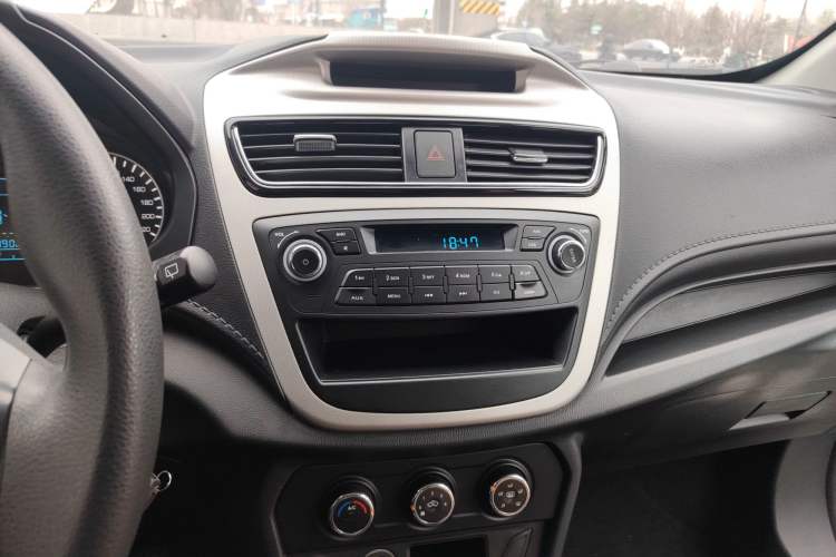 Used FAW Yingzhi G5 2017 1.5L Manual Weekend Edition Audio And AC Panel