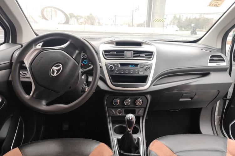 Used FAW Yingzhi G5 2017 1.5L Manual Weekend Edition Center Console