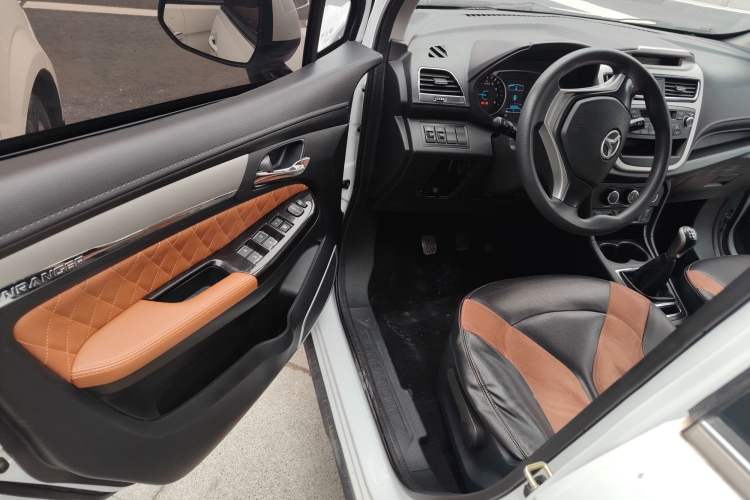 Used FAW Yingzhi G5 2017 1.5L Manual Weekend Edition Driver Seat