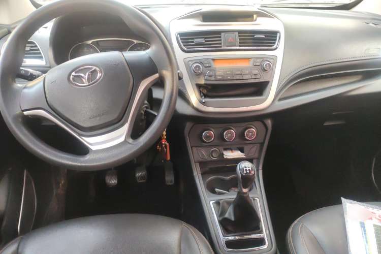 Used FAW Yingzhi G5 2018 1.5L Manual Weekend Edition Center Console