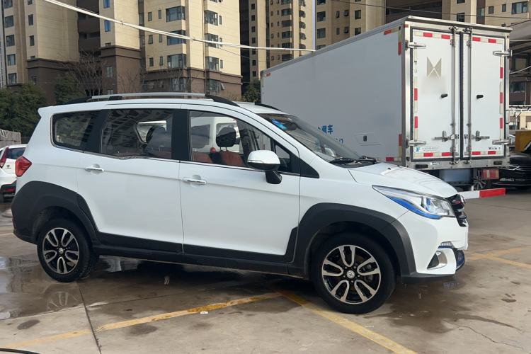 Used FAW Yingzhi G5 2018 1.5L Manual Weekend Edition Exterior 2