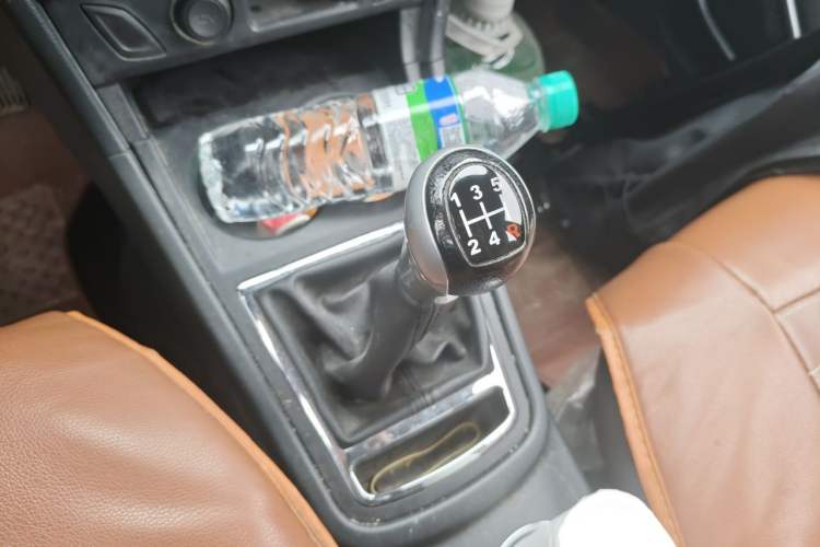 Used FAW Yingzhi G5 2018 1.5L Manual Weekend Edition Gear Lever
