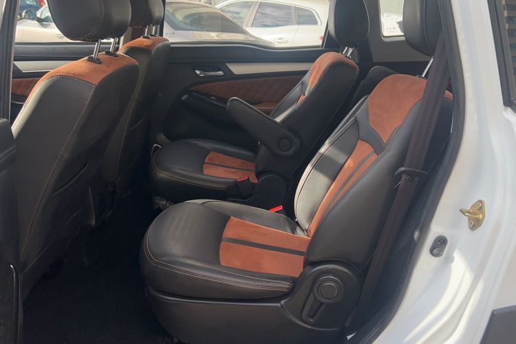 Used FAW Yingzhi G5 2018 1.5L Manual Weekend Edition Interior 1