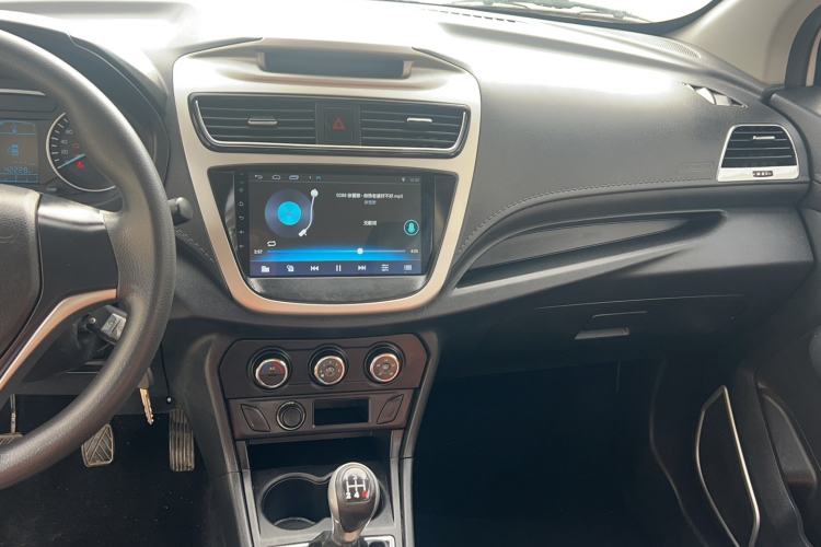 Used FAW Yingzhi G5 2018 1.5L Manual Weekend Edition Interior 5