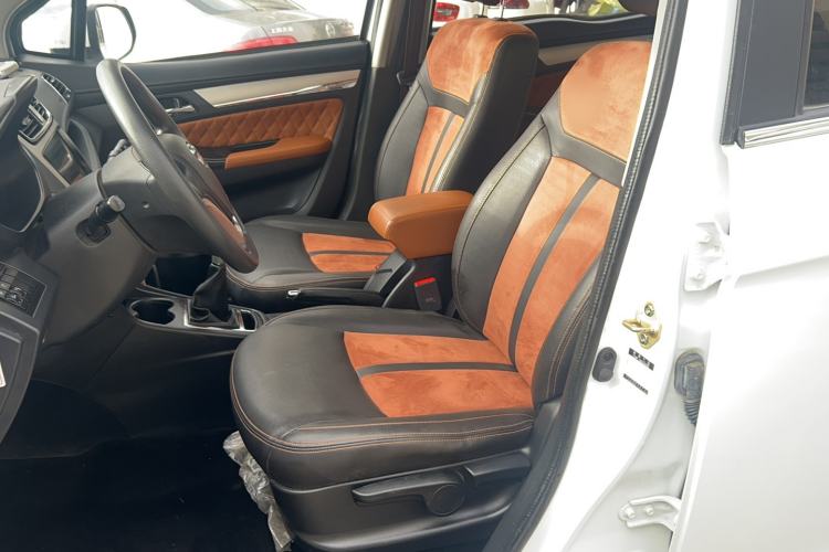 Used FAW Yingzhi G5 2018 1.5L Manual Weekend Edition Interior 7