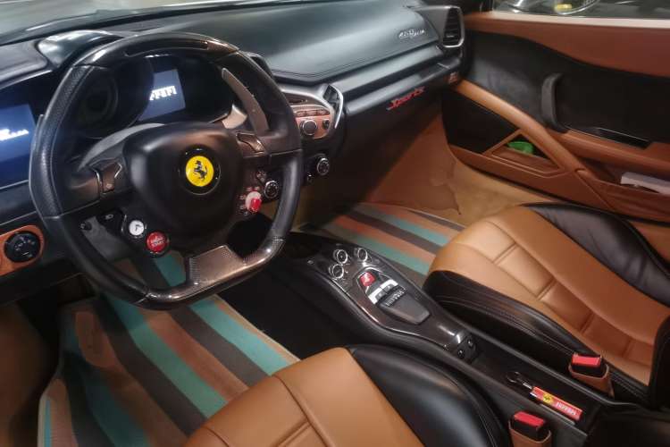 Used Ferrari 458 2011 4.5L Italia Center Console