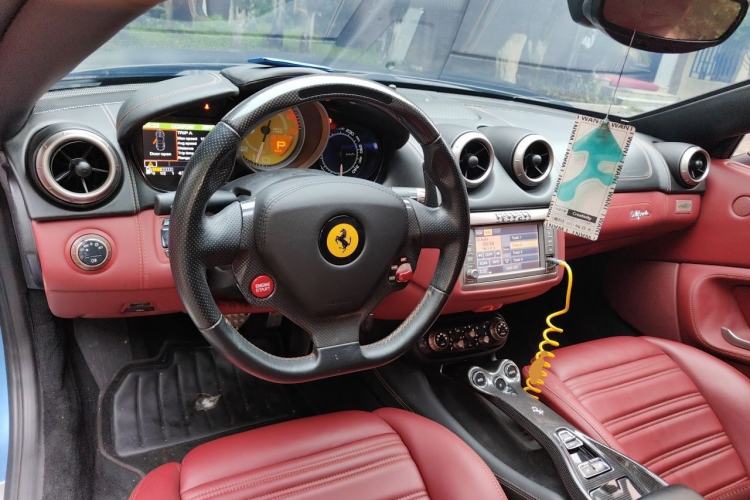 Used Ferrari California T 2009 4.3L Standard Edition Center Console
