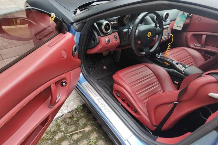 Used Ferrari California T 2009 4.3L Standard Edition Driver Seat