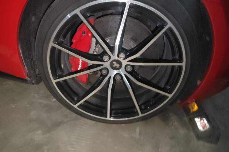 Used Ferrari California T 2009 4.3L Standard Edition Right Front Wheel Hub