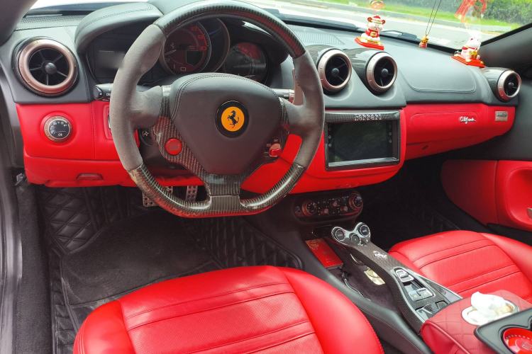 Used Ferrari California T 2009 4.3L Standard Edition Center Console