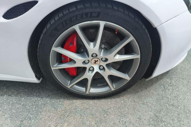 Used Ferrari California T 2009 4.3L Standard Edition Right Front Wheel Hub